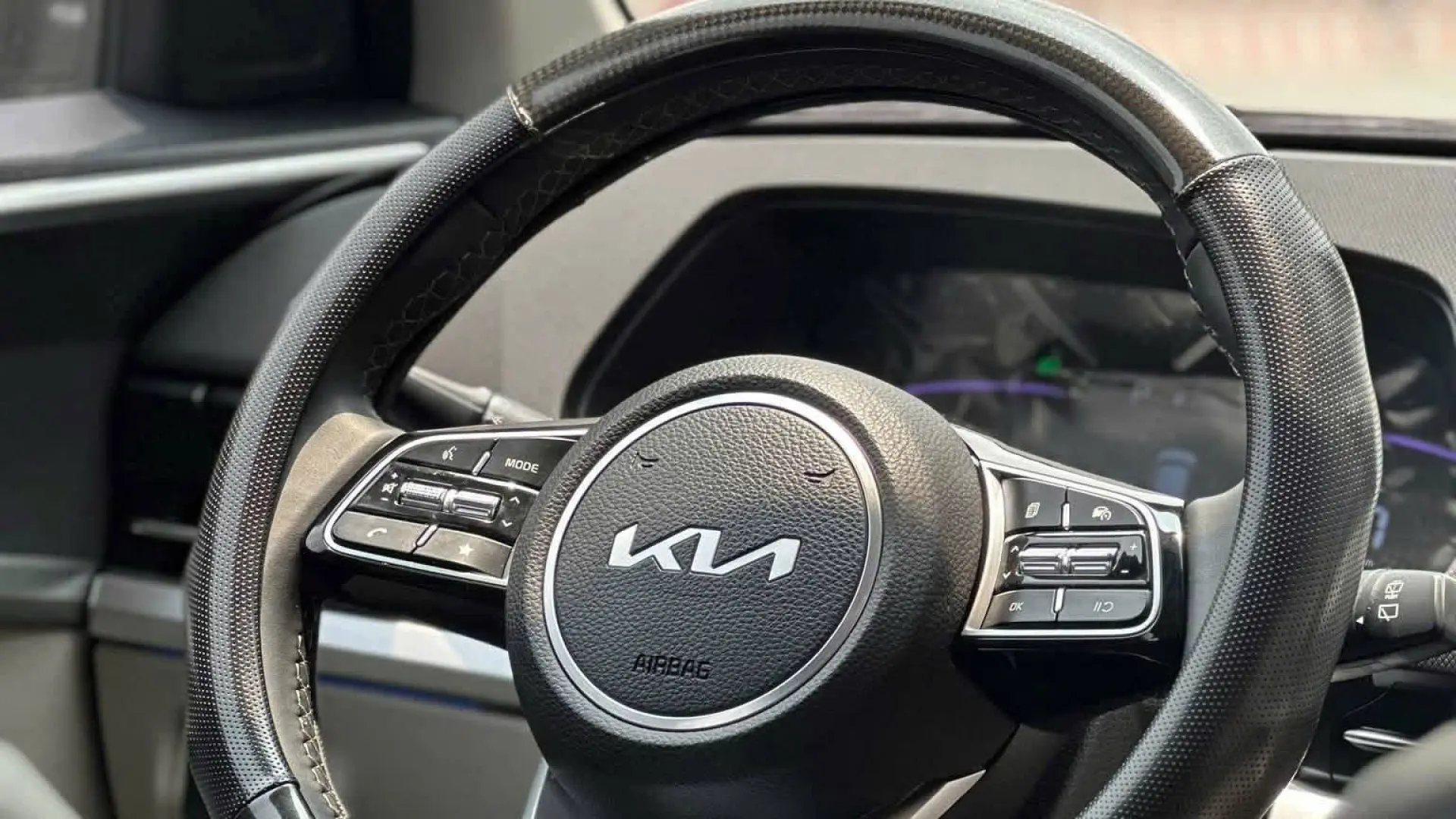 Kia Carens Luxury 2025